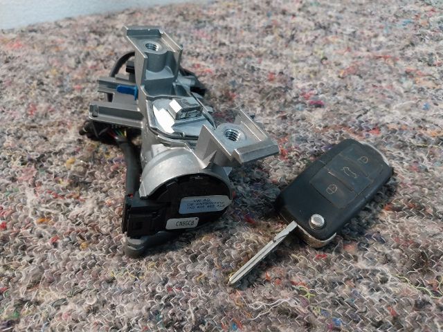 bontott VW GOLF PLUS Gyújtáskapcsoló Házzal