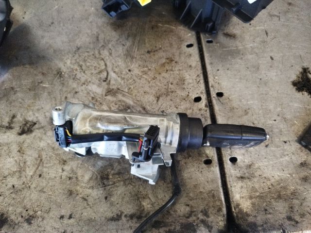 bontott VW GOLF PLUS Gyújtáskapcsoló Házzal