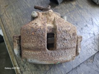 bontott VW GOLF PLUS Jobb első Féknyereg Munkahengerrel