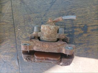 bontott VW GOLF PLUS Jobb első Féknyereg Munkahengerrel