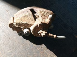 bontott VW GOLF PLUS Jobb első Féknyereg Munkahengerrel