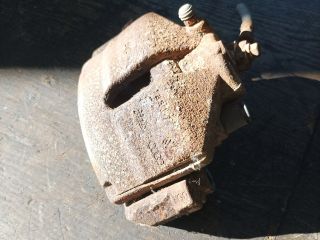 bontott VW GOLF PLUS Jobb első Féknyereg Munkahengerrel