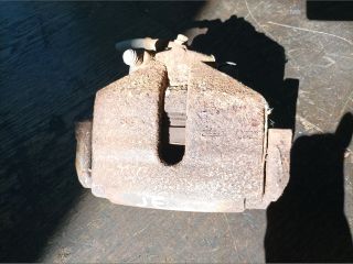 bontott VW GOLF PLUS Jobb első Féknyereg Munkahengerrel