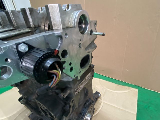 bontott VW GOLF PLUS Motor (Fűzött blokk hengerfejjel)