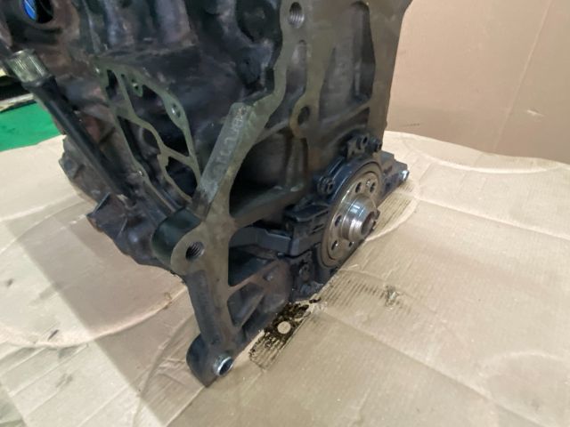 bontott VW GOLF PLUS Motor (Fűzött blokk hengerfejjel)