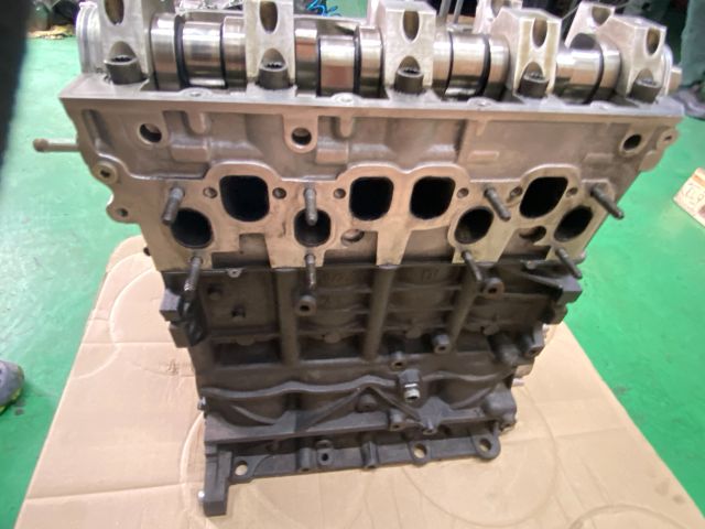 bontott VW GOLF PLUS Motor (Fűzött blokk hengerfejjel)