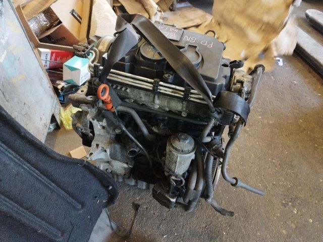 bontott VW GOLF PLUS Motor (Fűzött blokk hengerfejjel)