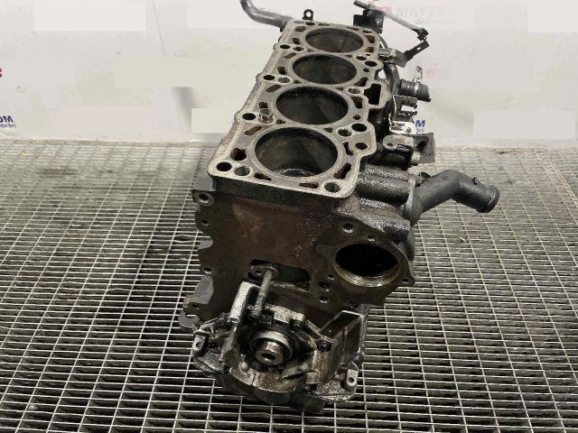 bontott VW GOLF PLUS Motor (Fűzött blokk hengerfejjel)