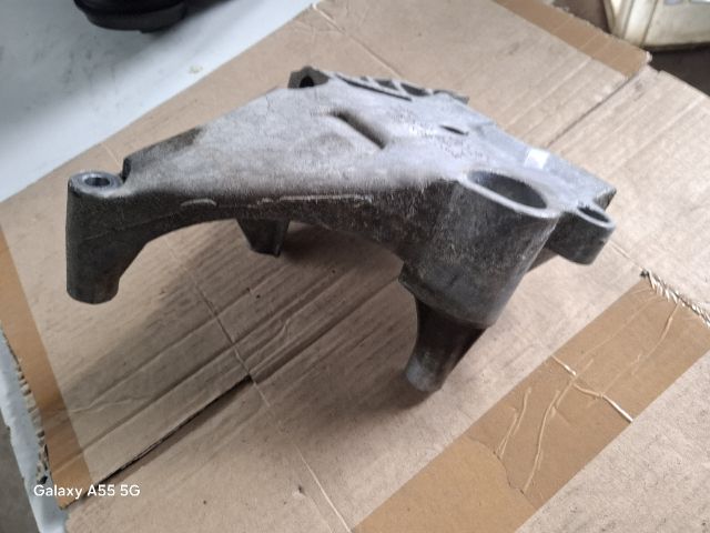 bontott VW GOLF PLUS Motor Tartó Bak (Fém)