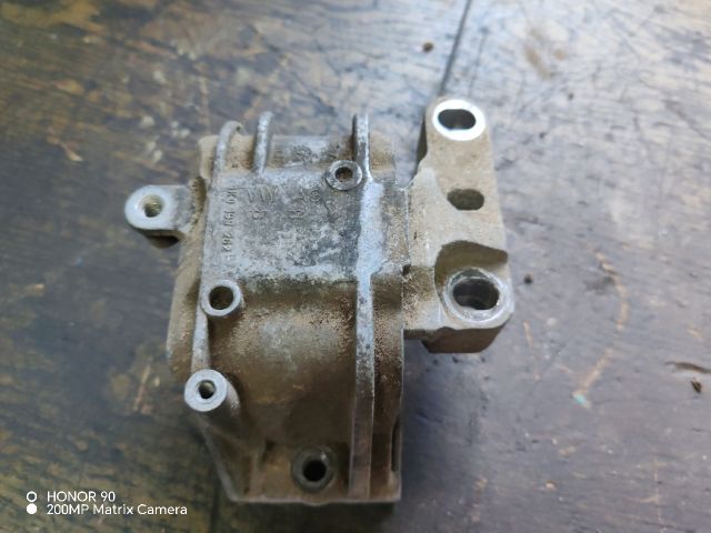 bontott VW GOLF PLUS Motor Tartó Bak (Fém)