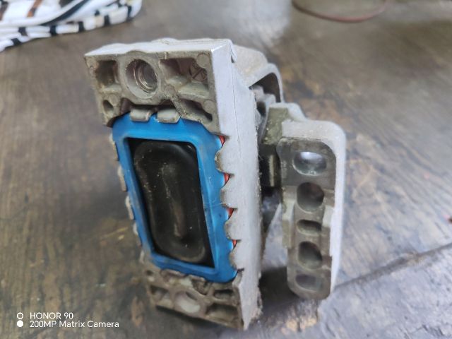 bontott VW GOLF PLUS Motor Tartó Bak (Fém)