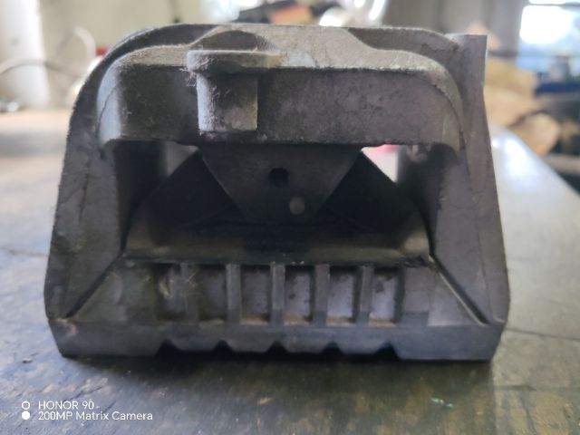 bontott VW GOLF PLUS Motor Tartó Bak (Fém)