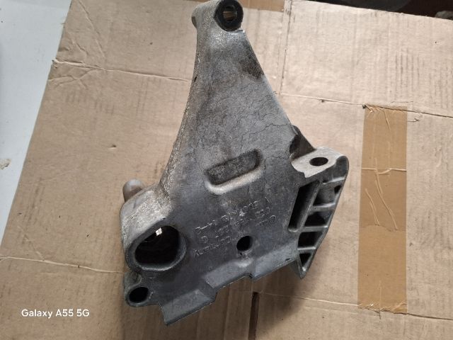 bontott VW GOLF PLUS Motor Tartó Bak (Fém)