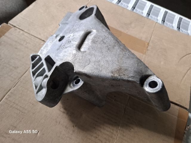 bontott VW GOLF PLUS Motor Tartó Bak (Fém)