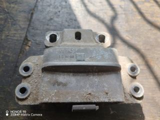 bontott VW GOLF PLUS Motor Tartó Bak (Fém)