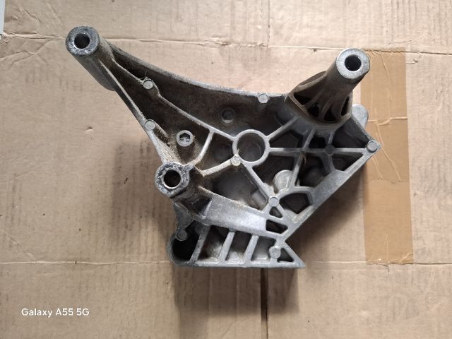 bontott VW GOLF PLUS Motor Tartó Bak (Fém)