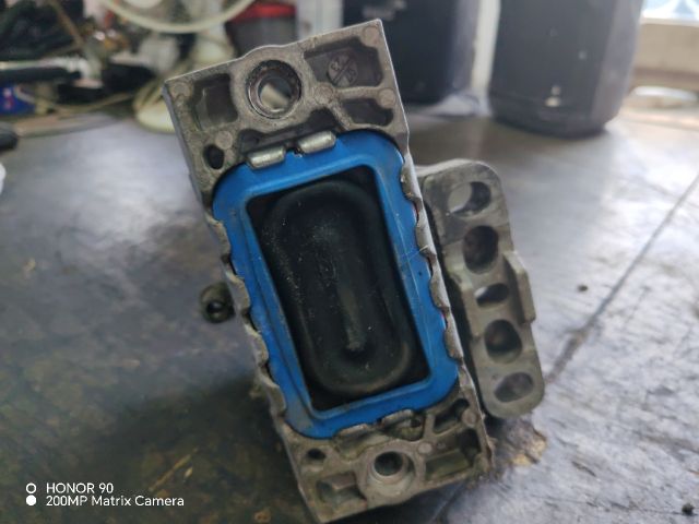 bontott VW GOLF PLUS Motor Tartó Bak (Fém)