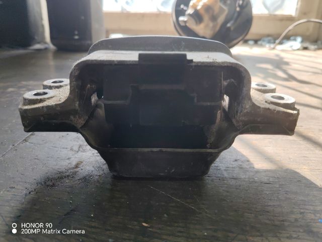 bontott VW GOLF PLUS Motor Tartó Bak (Fém)