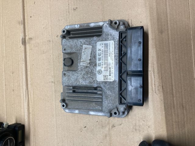 bontott VW GOLF PLUS Motorvezérlő