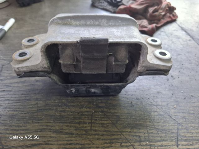 bontott VW GOLF PLUS Váltó Tartó Bak (Pozíciófüggetlen)