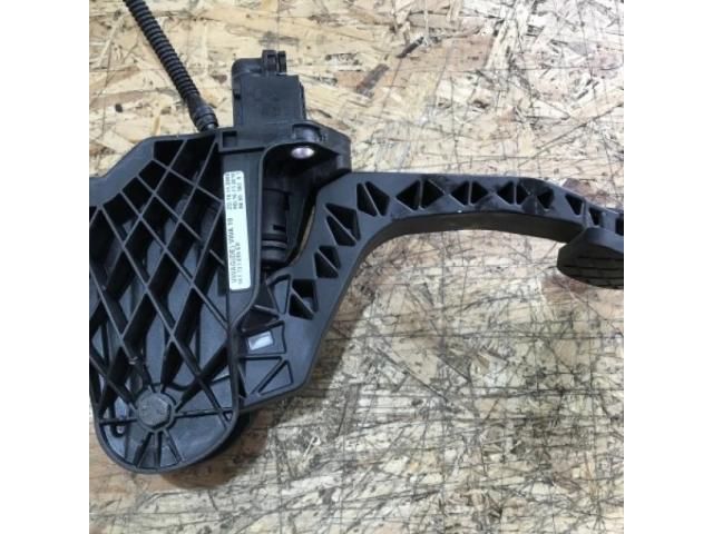 bontott VW GOLF PLUS Kuplung Pedál
