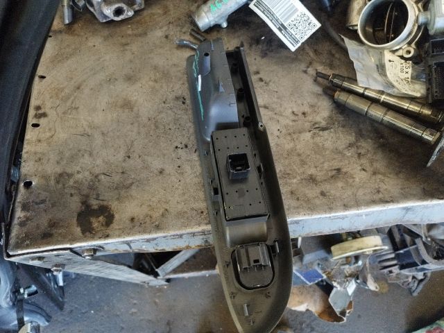 bontott VW GOLF PLUS Ablakemelő és Tükör Kapcsoló