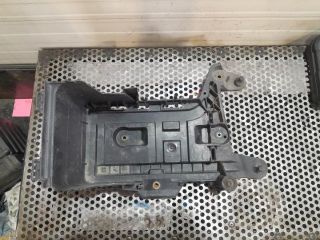 bontott VW GOLF PLUS Akkumulátor Tartó