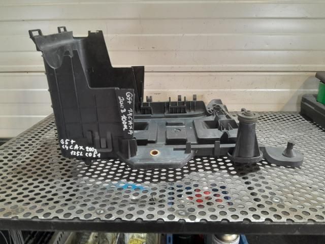 bontott VW GOLF PLUS Akkumulátor Tartó