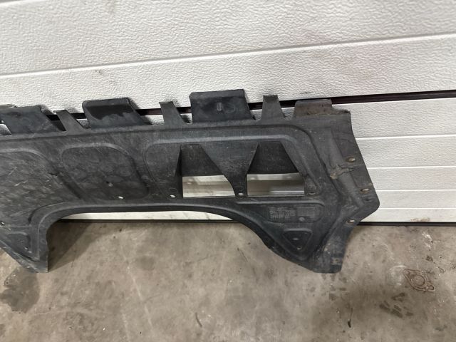 bontott VW GOLF PLUS Alsó Motorburkolat