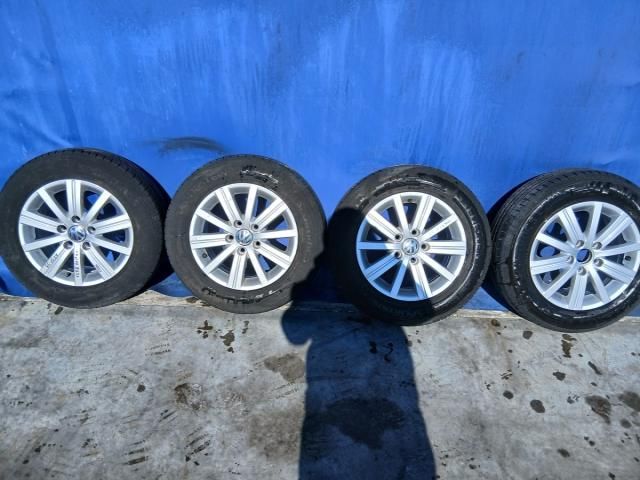 bontott VW GOLF PLUS Alufelni Szett Gumival