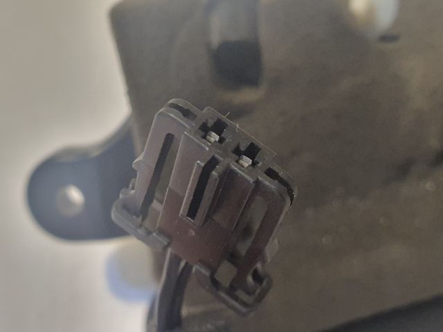 bontott VW GOLF PLUS Bal A Oszlop Hangszóró Burkolat