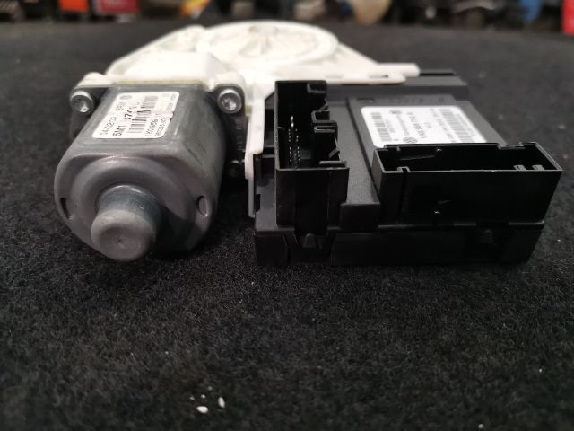 bontott VW GOLF PLUS Bal első Ablakemelő Motor