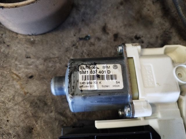 bontott VW GOLF PLUS Bal első Ablakemelő Motor