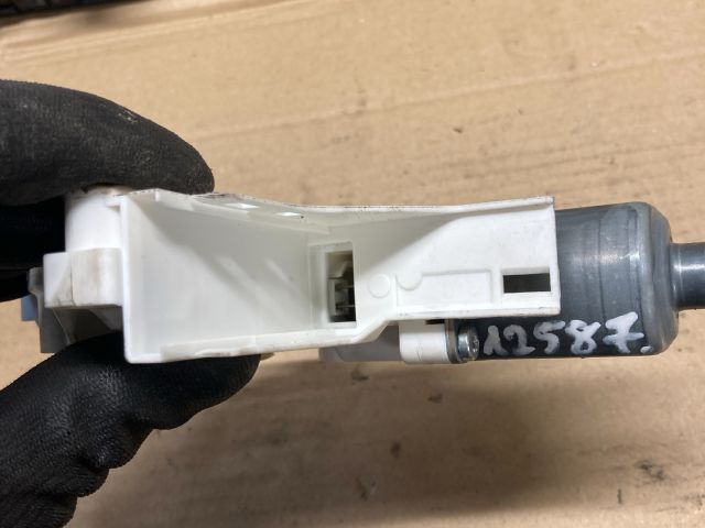 bontott VW GOLF PLUS Bal első Ablakemelő Motor