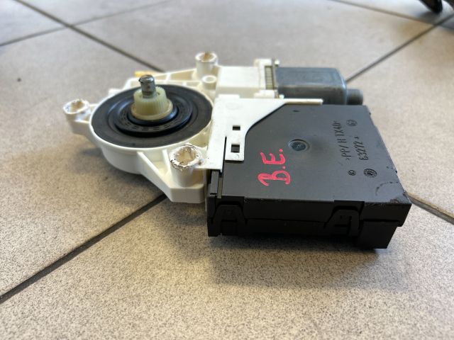 bontott VW GOLF PLUS Bal első Ablakemelő Motor