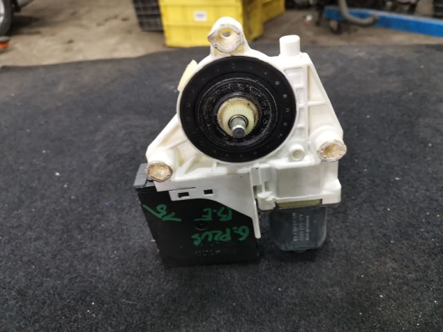 bontott VW GOLF PLUS Bal első Ablakemelő Motor