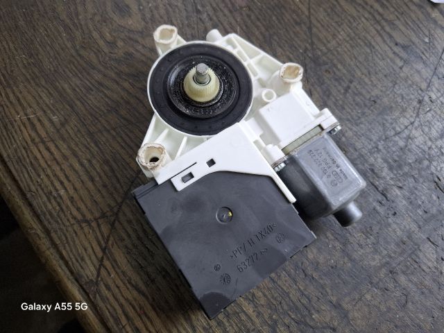 bontott VW GOLF PLUS Bal első Ablakemelő Motor