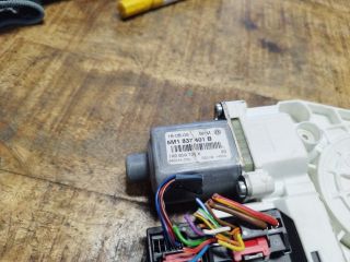 bontott VW GOLF PLUS Bal első Ablakemelő Motor