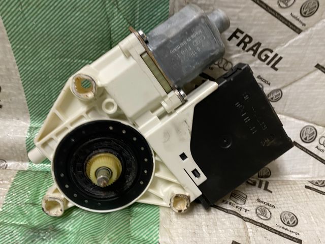 bontott VW GOLF PLUS Bal első Ablakemelő Motor