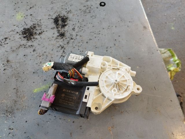 bontott VW GOLF PLUS Bal első Ablakemelő Motor