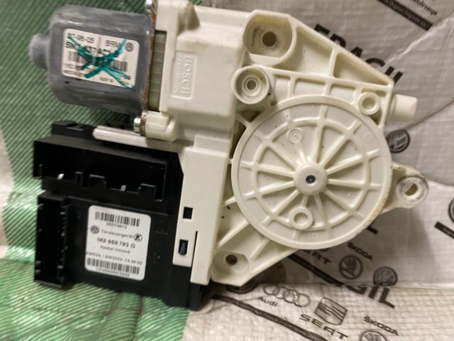 bontott VW GOLF PLUS Bal első Ablakemelő Motor