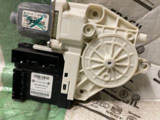 bontott VW GOLF PLUS Bal első Ablakemelő Motor