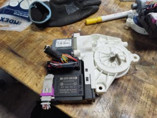 bontott VW GOLF PLUS Bal első Ablakemelő Motor