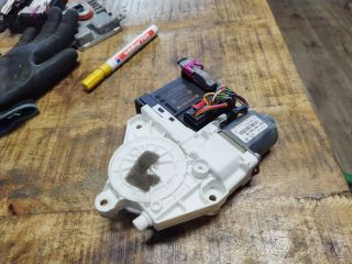 bontott VW GOLF PLUS Bal első Ablakemelő Motor