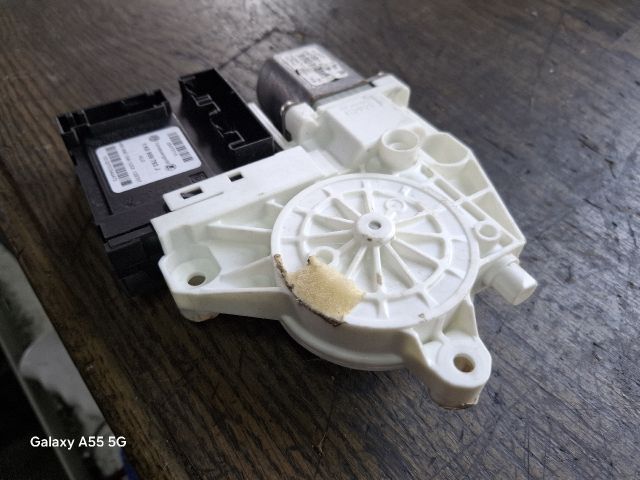 bontott VW GOLF PLUS Bal első Ablakemelő Motor