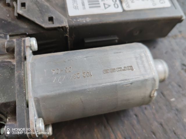 bontott VW GOLF PLUS Bal első Ablakemelő Motor