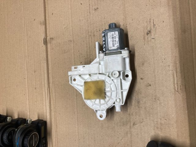 bontott VW GOLF PLUS Bal első Ablakemelő Motor