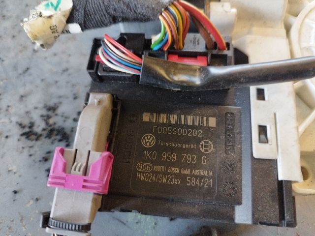 bontott VW GOLF PLUS Bal első Ablakemelő Motor