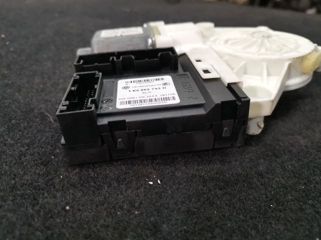 bontott VW GOLF PLUS Bal első Ablakemelő Motor