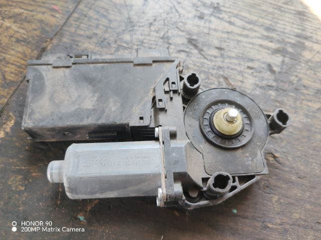 bontott VW GOLF PLUS Bal első Ablakemelő Motor